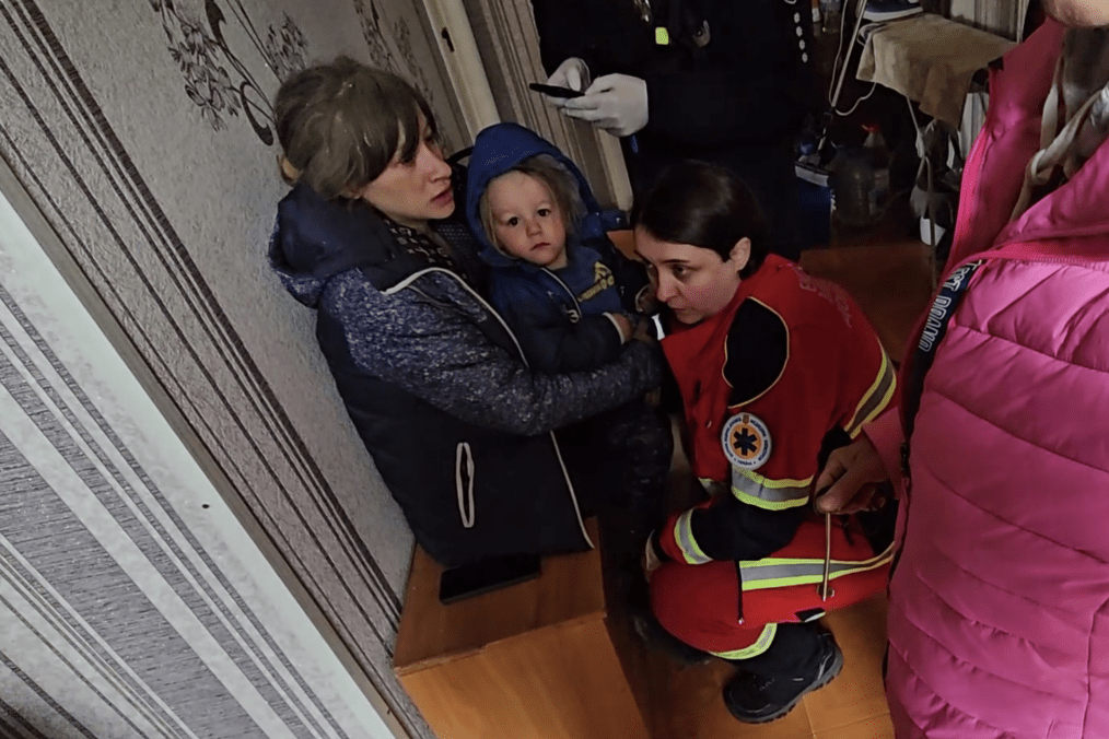 Pregnant Woman and Toddler Trapped Under Rubble After Russian Shelling of Kherson Pregnant Woman and Toddler Trapped Under Rubble After Russian Shelling of Kherson