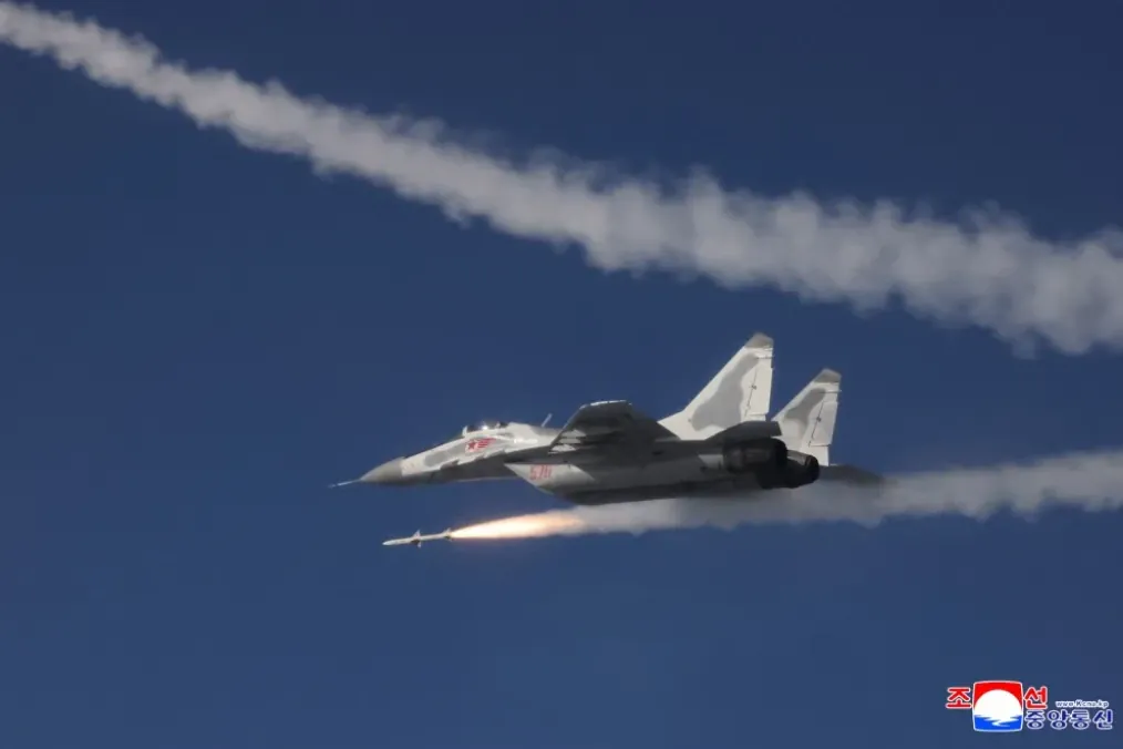 Corea del Norte prueba un misil doméstico similar al AIM-120 estadounidense aire-aire Corea del Norte prueba un misil doméstico similar al AIM-120 estadounidense aire-aire
