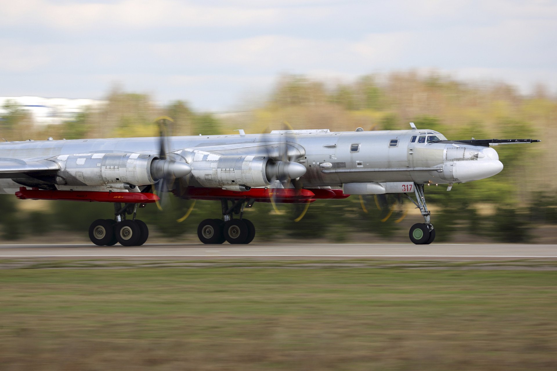 Russian Tu-95s and Tu-160s Fly Heaviest Raid in Months—But Ukraine Renders It a Flop Russian Tu-95s and Tu-160s Fly Heaviest Raid in Months—But Ukraine Renders It a Flop