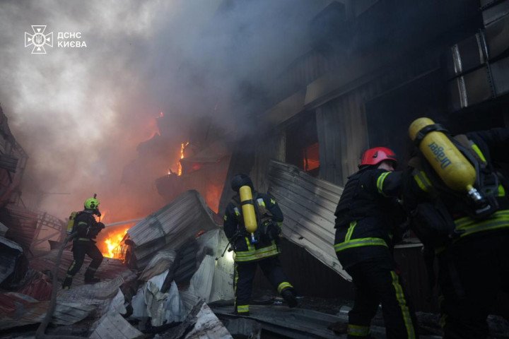 Rescue teams respond to a burning building hit during the attack on Kyiv. (Source: SES of Ukraine) Rescue teams respond to a burning building hit during the attack on Kyiv. (Source: SES of Ukraine)
