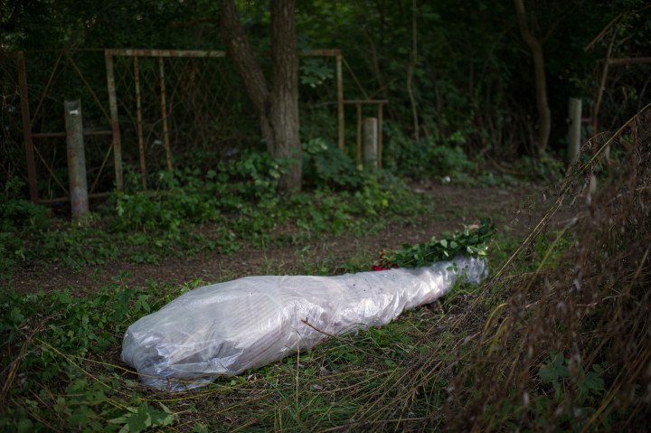 A body covered in a blanket and plastic bag is seen not far from an apartment building that was shelled, on July 5, 2014 in Mykolayivka, Donetsk region, Ukraine. (Source: Oleksii Furman via Getty Images) A body covered in a blanket and plastic bag is seen not far from an apartment building that was shelled, on July 5, 2014 in Mykolayivka, Donetsk region, Ukraine. (Source: Oleksii Furman via Getty Images)